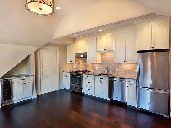 4th image of 15 Washington St #3