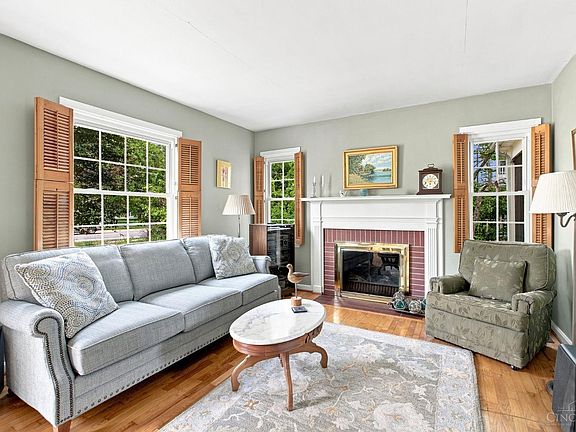 5th image of 709 E Chestnut St