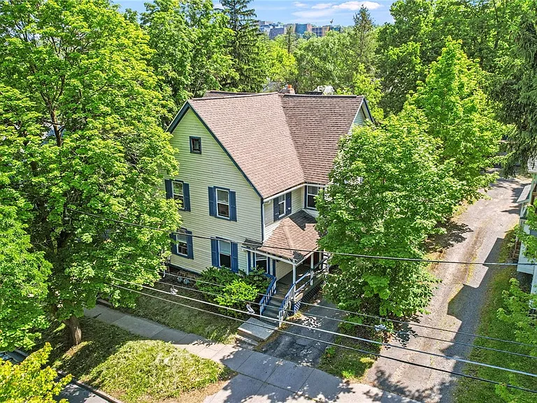 407 S Aurora St — Photo 2