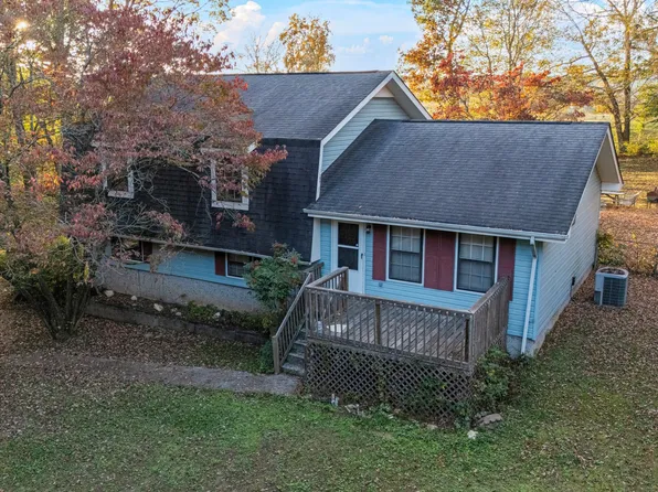 844 Mountain Leaf Dr, Tunnel Hill, GA 30755