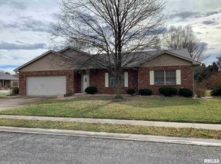1 Catalina Ct, Jacksonville, IL 62650