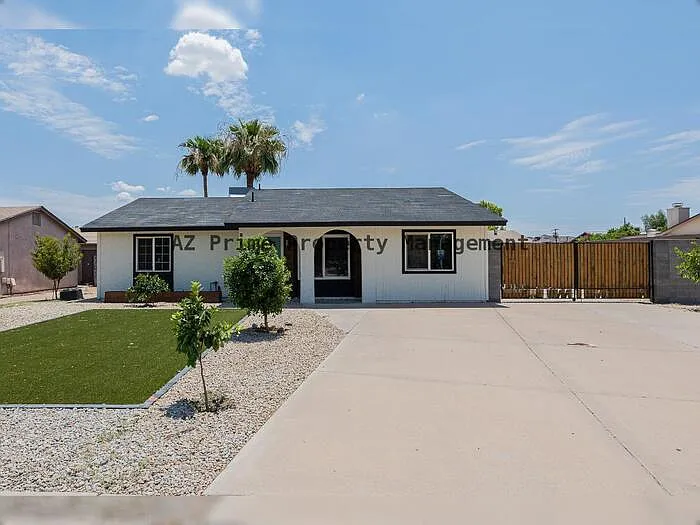 2519 W Vineyard Rd — Photo 2