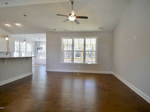 4th image of 282 N Hills Dr