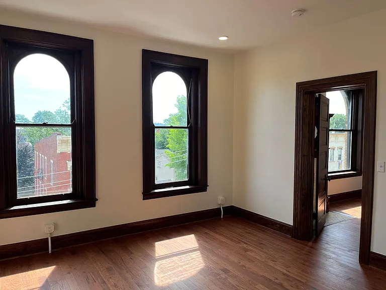 303 Greenup (NEW) — Photo 9