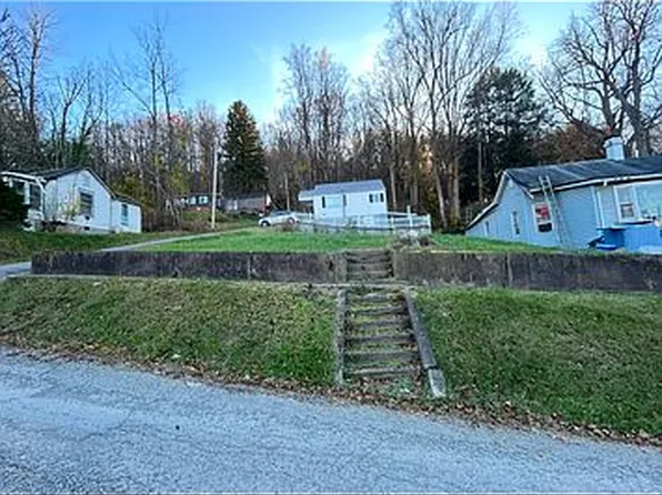 220 Arnold St, Weston, WV 26452