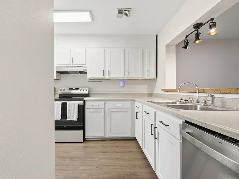 105 Steiner Rd — Photo 8