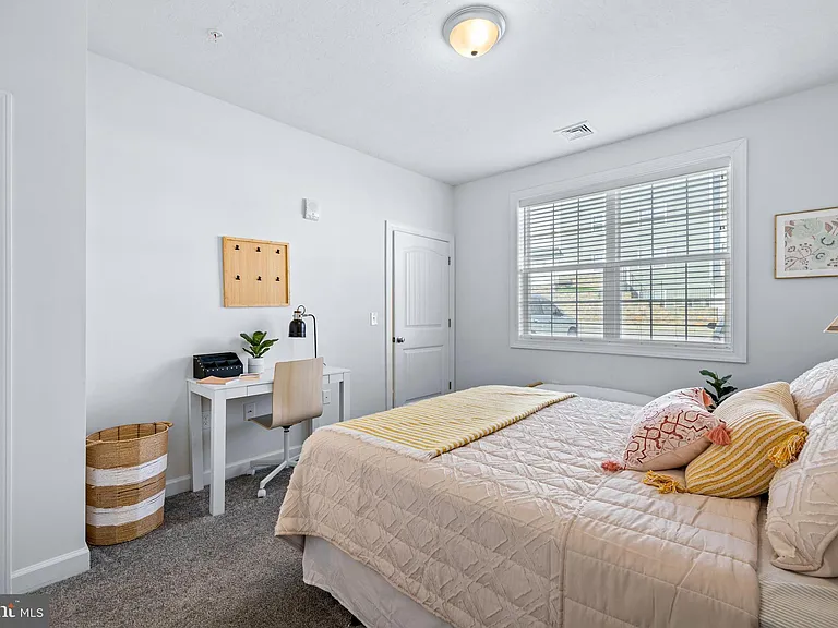 1014 Crew St #102 — Photo 18