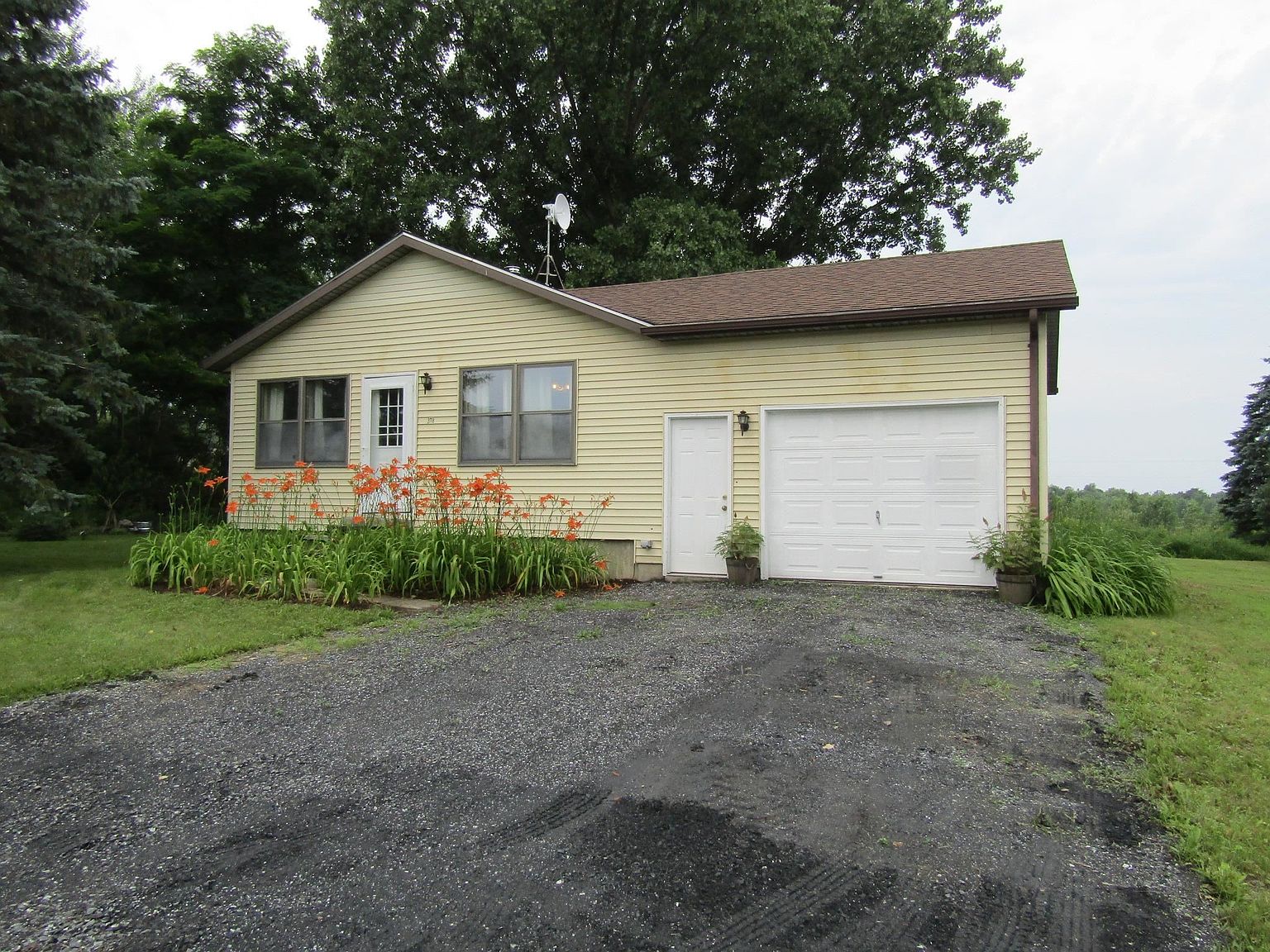 3718 Main Street, Isle La Motte, VT 05463 Zillow