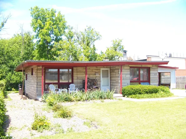 17 S Park Ave, Harvard, IL 60033