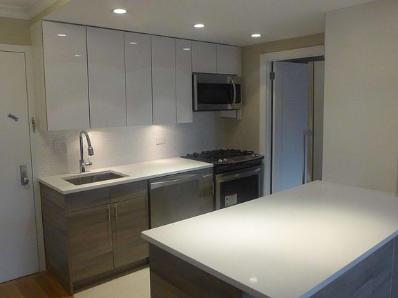 2nd image of 310 Greenwich St APT 10G