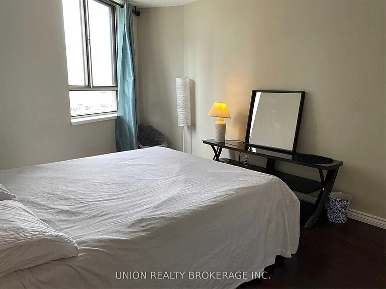 260 Queens Quay W #707 — Photo 8
