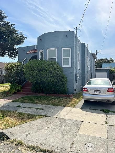 Front of house and driveway