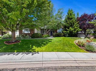 2074 W Falcon Point Ct, Boise, ID 83703
