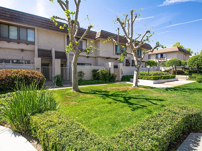 848 W Huntington Dr #28 — Photo 49