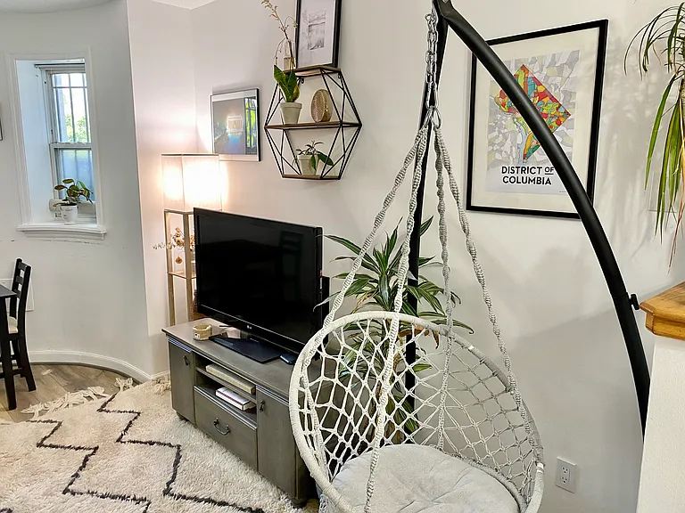 223 Florida Ave NW #1 — Photo 9