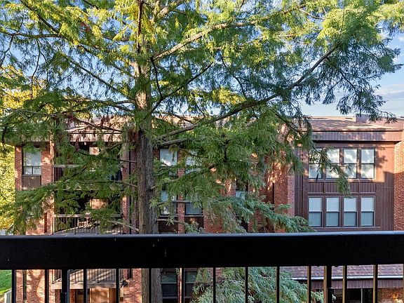 5th image of 514 Coeur De Royale Dr APT 301