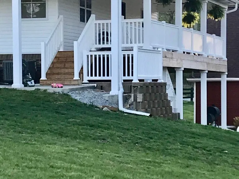 877 Porter Rd — Photo 2