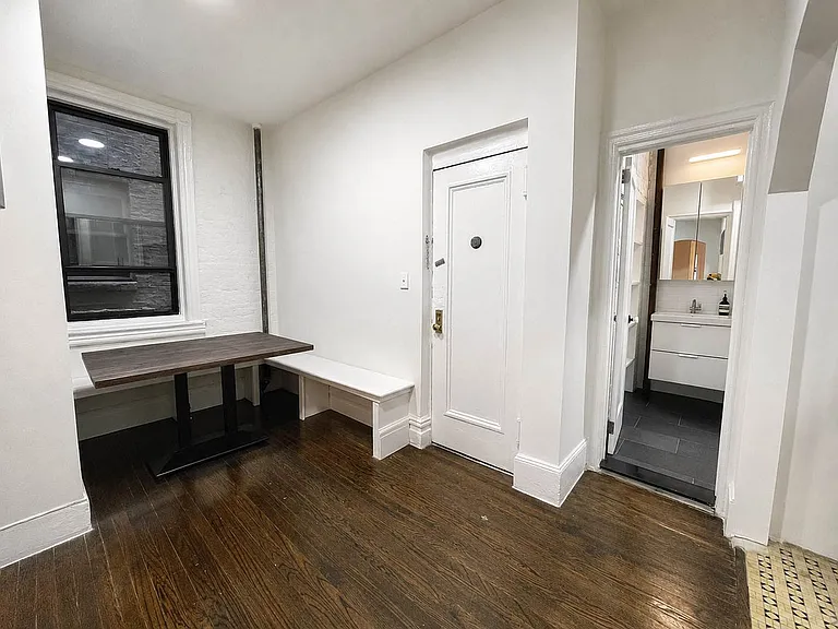 516 E 11th St #2A — Photo 3