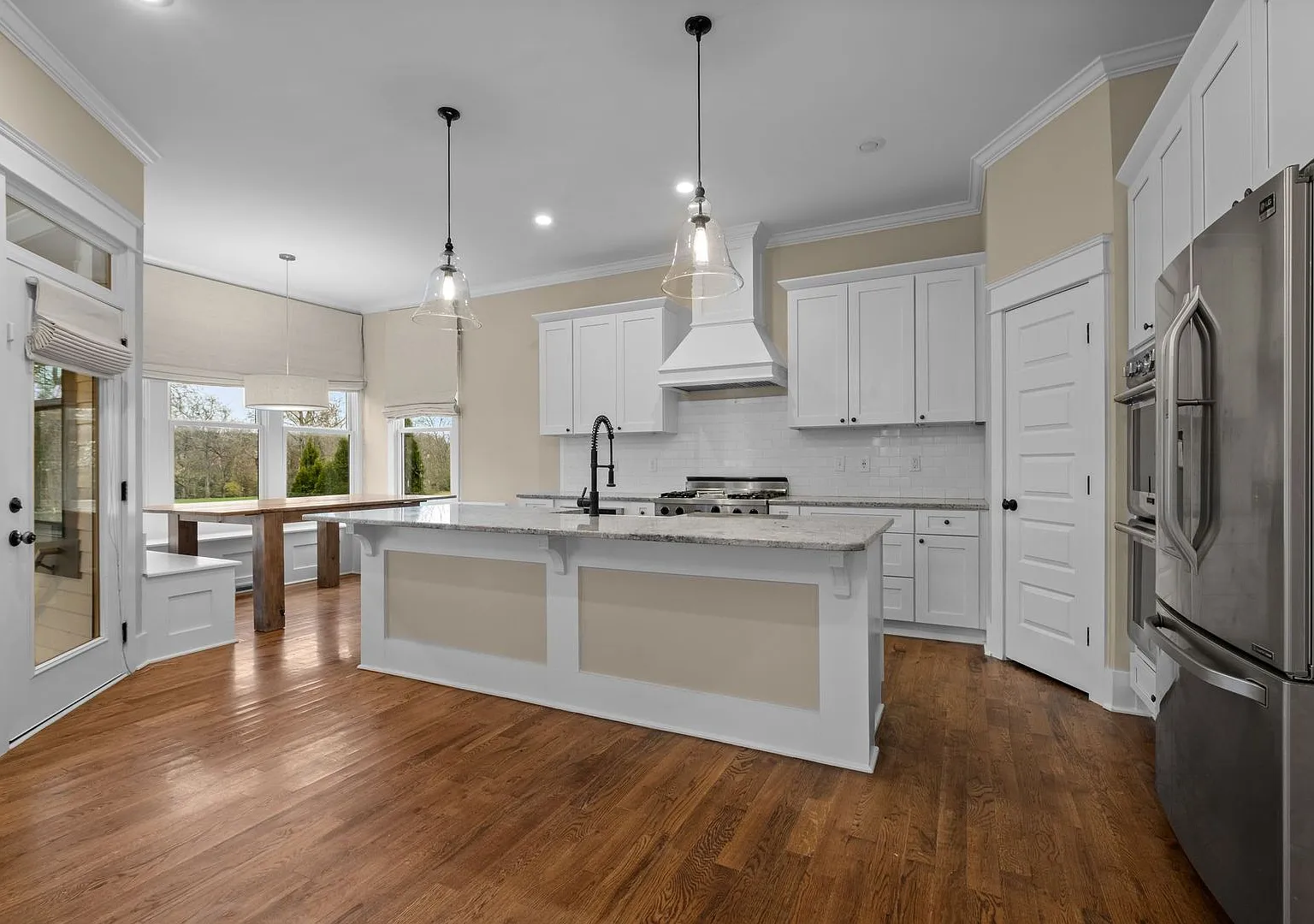 Luxury Sylvan Park Stunner w/ Private Outdoor Oasis & Rare 3-Car Garage — Photo 2