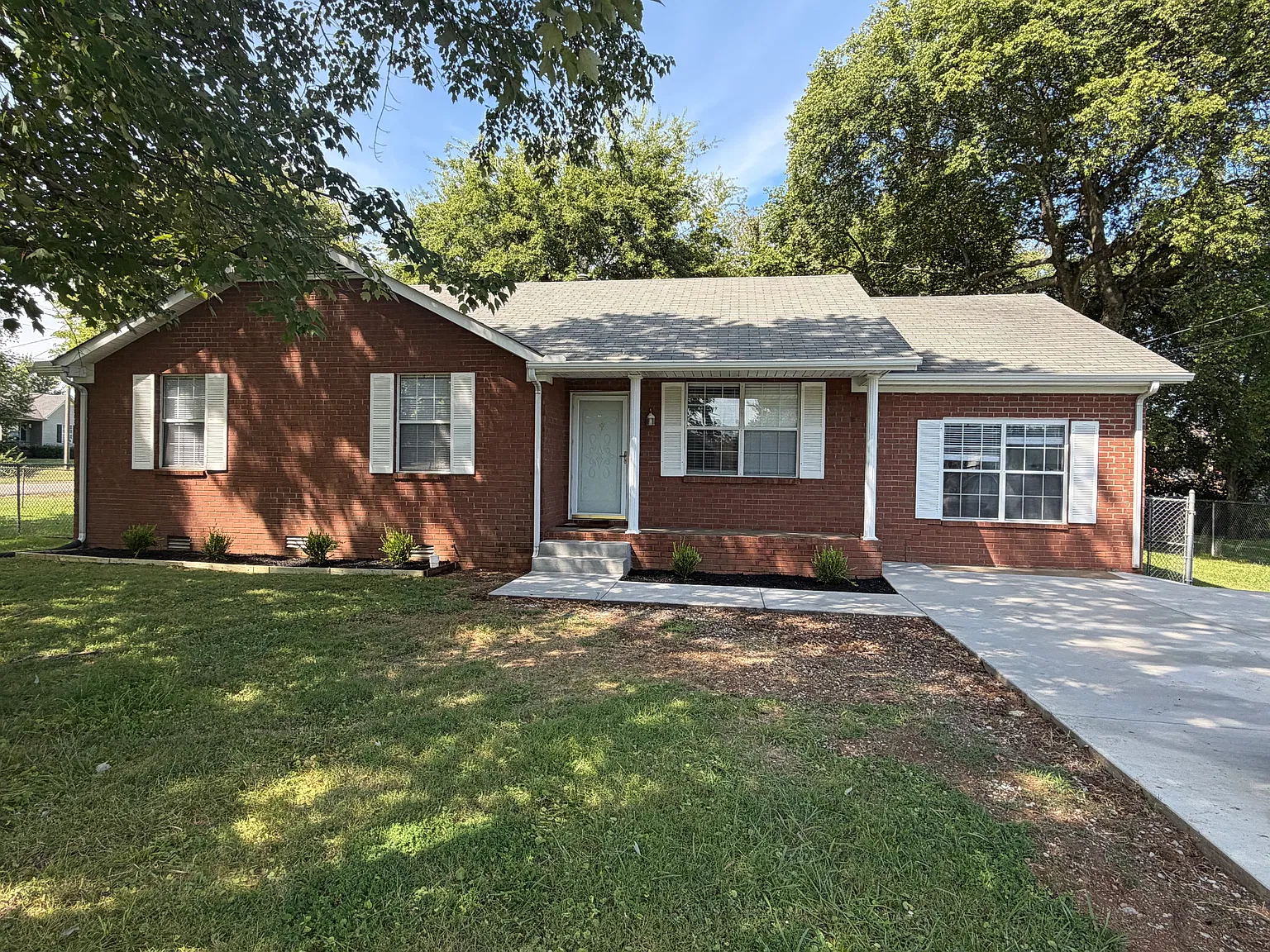 3 bed, 1612 sqft, $2,200 — Photo 2