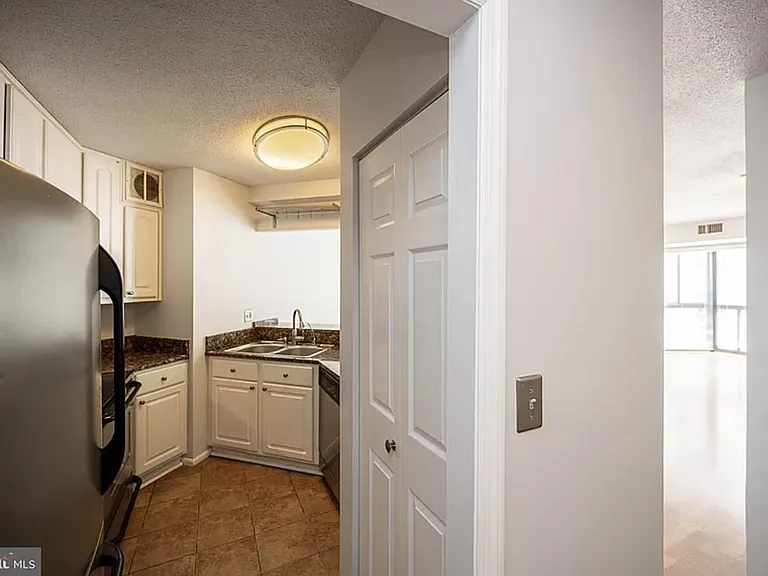 900 N Stafford St #905 — Photo 26