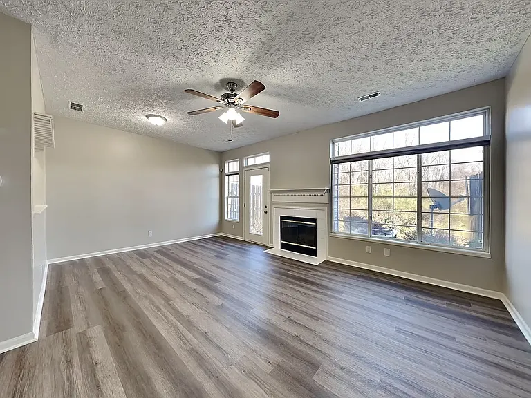 4427 Nighthawk Ct — Photo 9