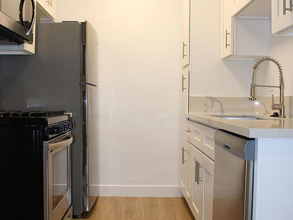 4th image of 1332 Amherst Ave #4