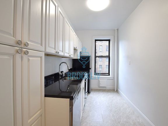 2nd image of 35 Crown St APT 3J