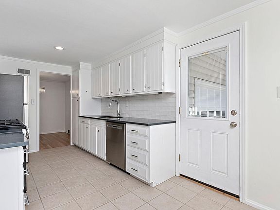 5th image of 7205 Canterbury St