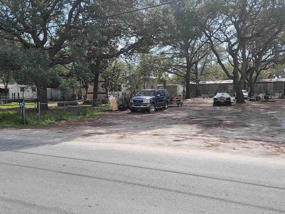 2nd image of 511 Scott Ln