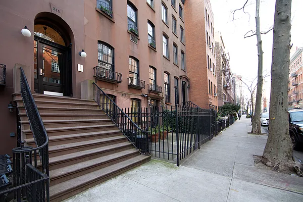 Rented by R New York | media 24