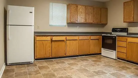 6 bed, 2484 sqft, $2,100 — Photo 4