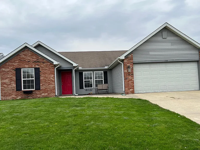 209 Equestrian Dr — Photo 1