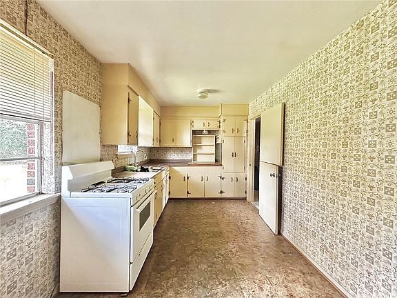 5th image of 46078 N Coburn Rd