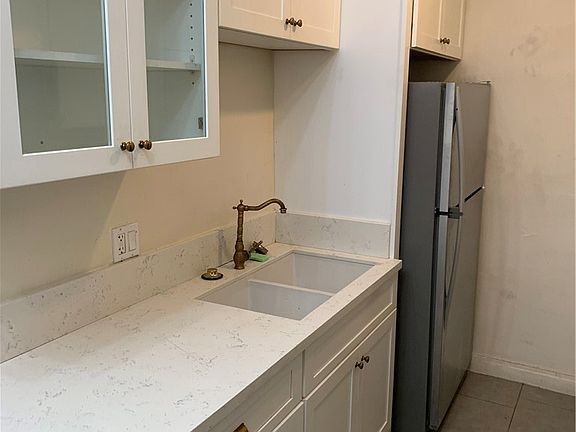 3rd image of 1145 S New Hampshire Ave APT 5