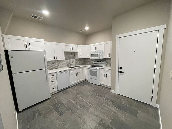 4th image of 133 S Prairie Ave #4