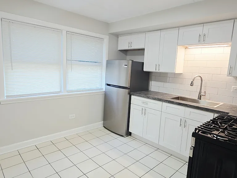 11013 S Lloyd Dr #6 — Photo 3