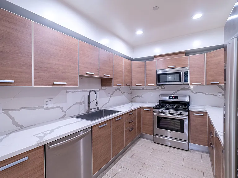 147 S Doheny Dr #303 — Photo 7