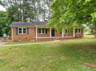 2031 Evergreen Dr, Boiling Springs, SC 29316