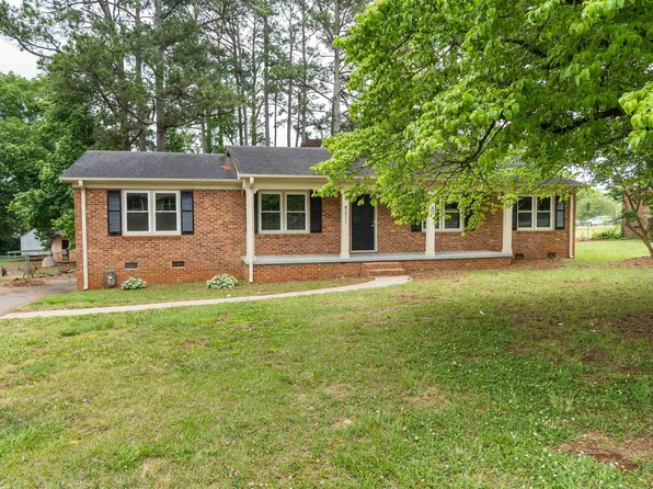 2031 Evergreen Dr, Boiling Springs, SC 29316