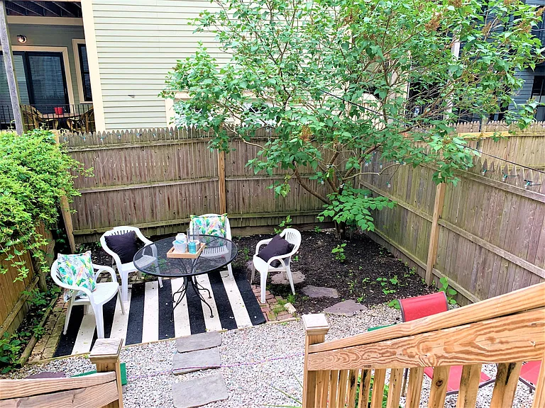 211 Athens St — Photo 20