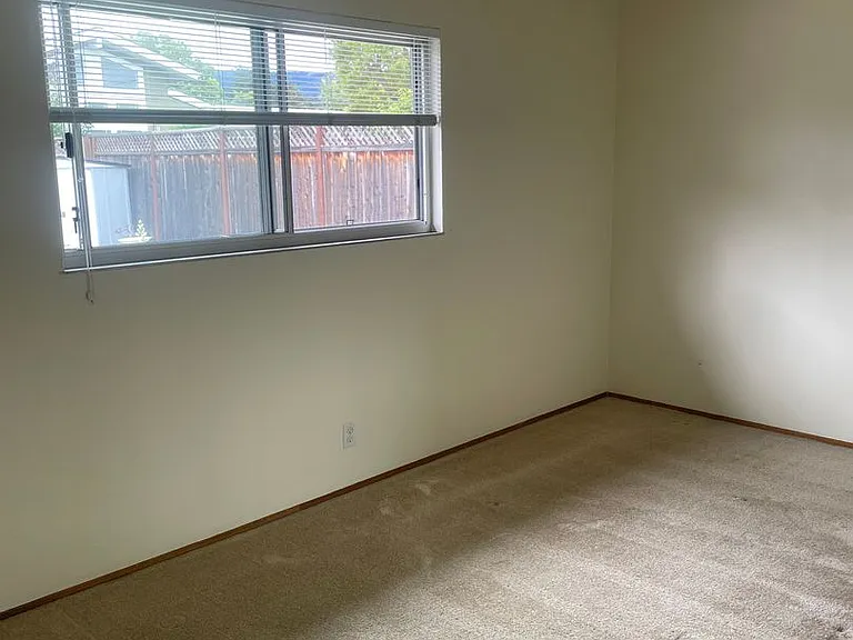 18354 Vanderbilt Dr — Photo 8