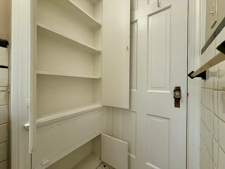 2525 Glenmary Ave #1 — Photo 13