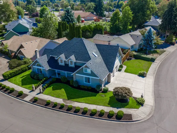 90 Silver Oak Dr, Eugene, OR 97404