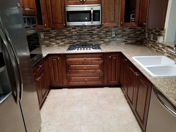 5th image of 10950 Bloomfield St Unit 203