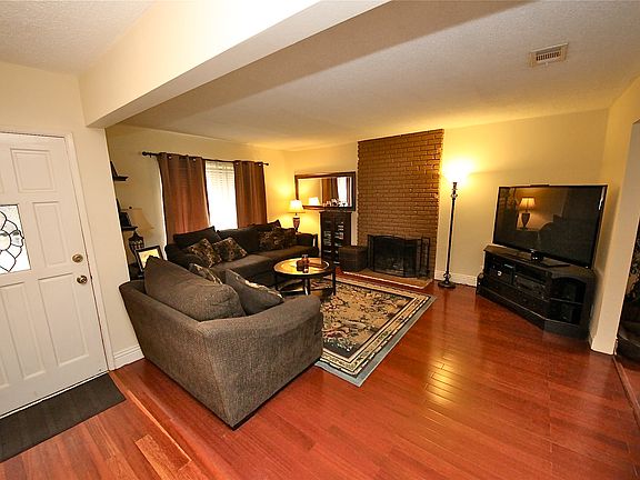 3rd image of 226 Benicia Road