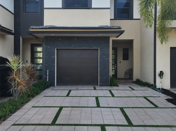 15845 NW 91st Ct, Miami Lakes, FL 33018