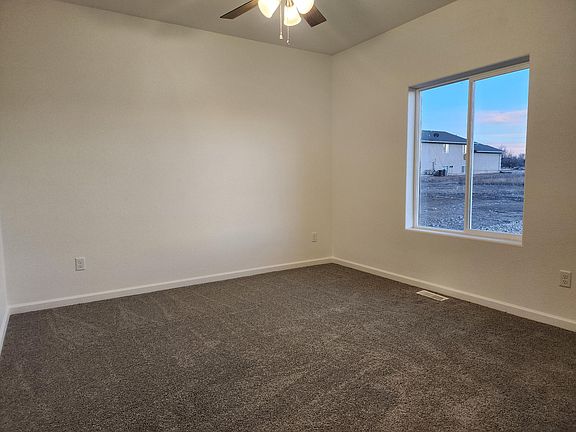 5th image of 712 E Hahns Peak Ave