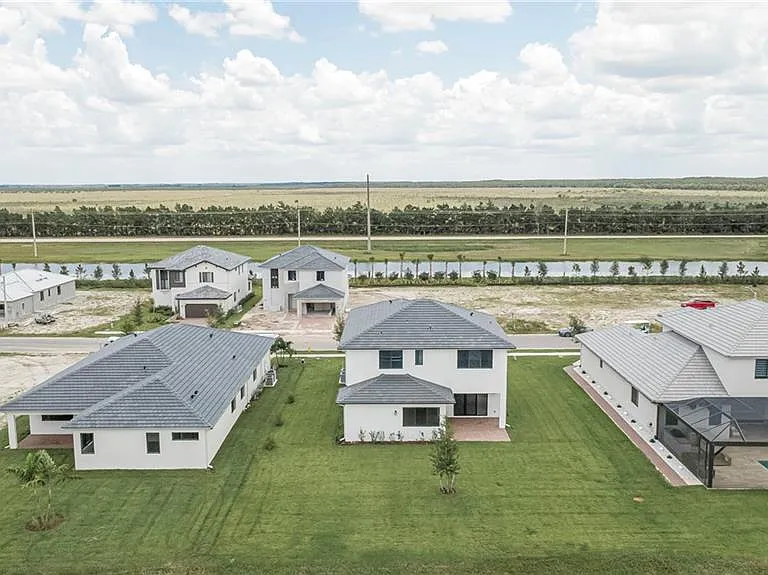 4775 Quercia Dr — Photo 38