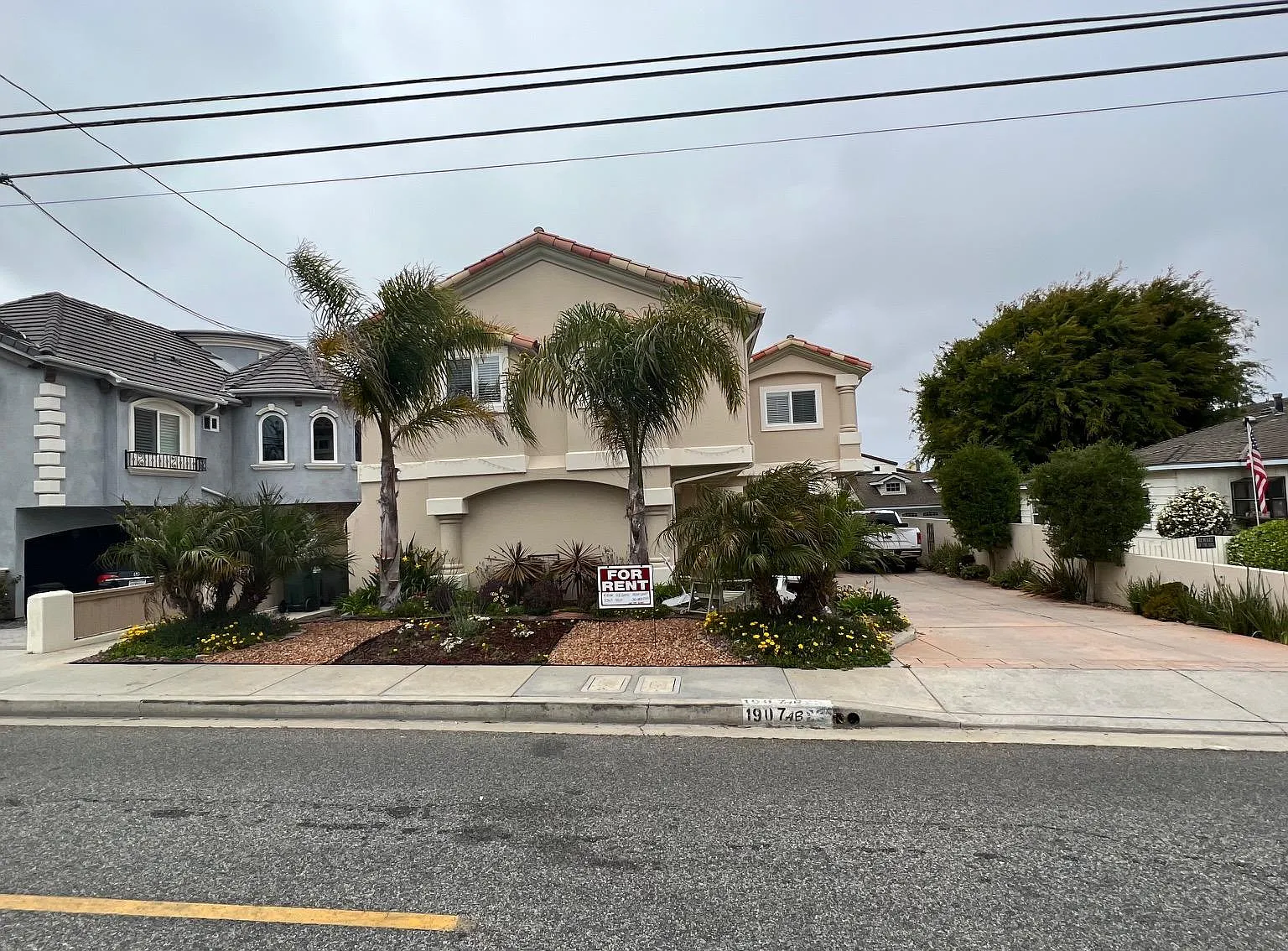 1907 Speyer Ln — Photo 1